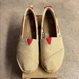 TOMS women Tan and Red Moccasins